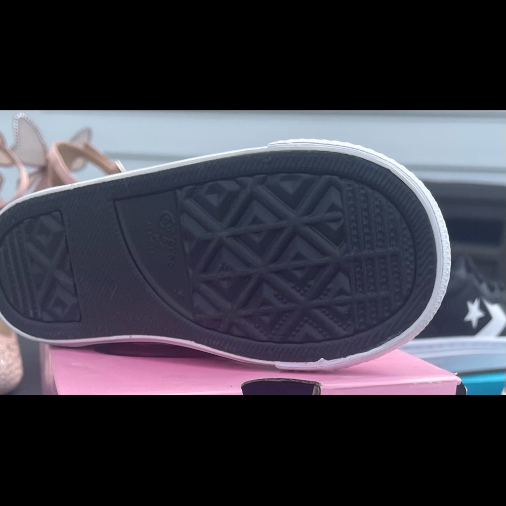 Converse x Hello Kitty Chuck Taylor
